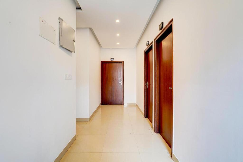 Hotel Broadway Near Delhi Airport